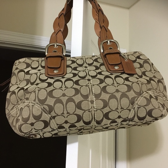Coach bag in signature khaki jacquard fabric. - Picture 2 of 5